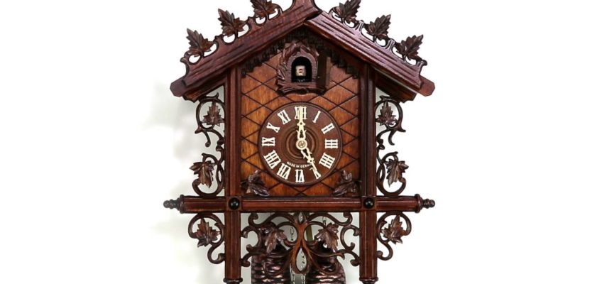 Reloj de cuco estilo ferrocarril